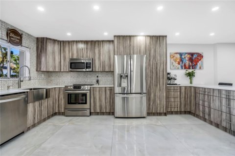 Touwnhouse à vendre à Hollywood, Floride: 3 chambres, 123.56 m2 № 2169882 - photo 7