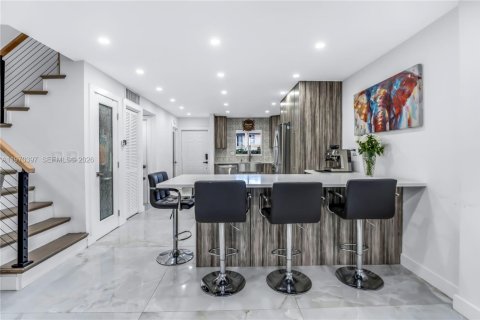 Touwnhouse à vendre à Hollywood, Floride: 3 chambres, 123.56 m2 № 2169882 - photo 10