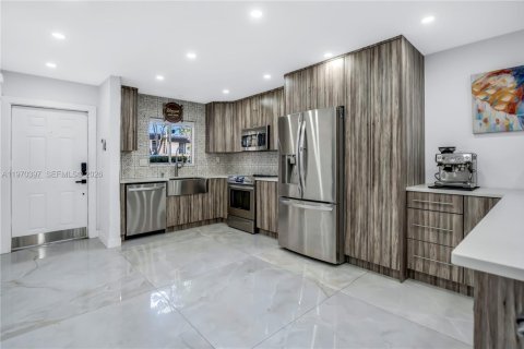 Touwnhouse à vendre à Hollywood, Floride: 3 chambres, 123.56 m2 № 2169882 - photo 8