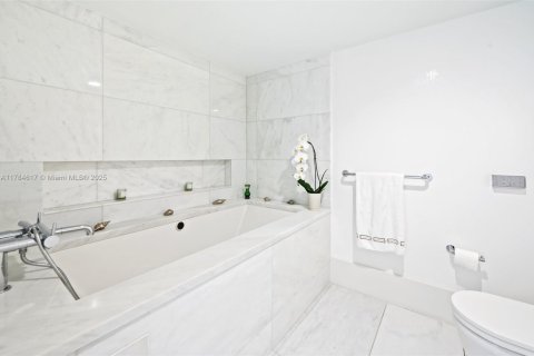 Copropriété à vendre à Miami, Floride: 2 chambres, 192.31 m2 № 1862238 - photo 16