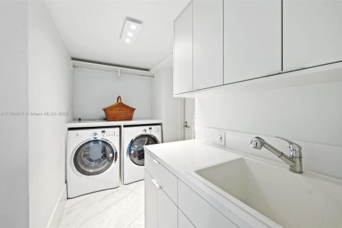 Copropriété à vendre à Miami, Floride: 2 chambres, 192.31 m2 № 1862238 - photo 24