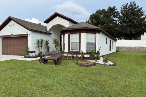 Casa en Zephyrhills, Florida 3 dormitorios, 158.31 m2 № 2381202