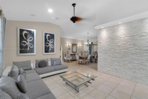 Villa ou maison à vendre à Homestead, Floride: 4 chambres, 284.93 m2 № 2016113 - photo 21