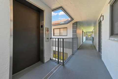 Condo in Delray Beach, Florida, 2 bedrooms № 2247159 - photo 3
