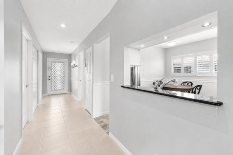 Condo in Delray Beach, Florida, 2 bedrooms № 2247159 - photo 5
