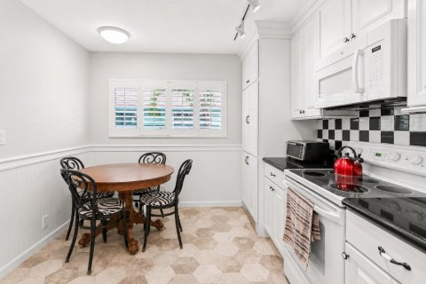 Condo in Delray Beach, Florida, 2 bedrooms № 2247159 - photo 8