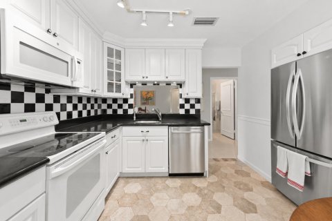 Condo in Delray Beach, Florida, 2 bedrooms № 2247159 - photo 7
