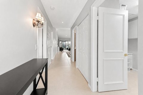 Condo in Delray Beach, Florida, 2 bedrooms № 2247159 - photo 4