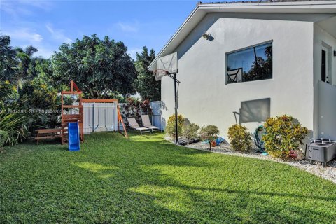 Снять в аренду виллу или дом в Серфсайд, Флорида 3 спальни, 169.55м2, № 2003744 - фото 11