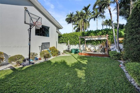 Снять в аренду виллу или дом в Серфсайд, Флорида 3 спальни, 169.55м2, № 2003744 - фото 9