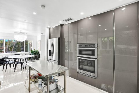 Снять в аренду виллу или дом в Серфсайд, Флорида 3 спальни, 169.55м2, № 2003744 - фото 26