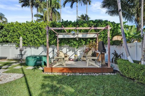 Снять в аренду виллу или дом в Серфсайд, Флорида 3 спальни, 169.55м2, № 2003744 - фото 8