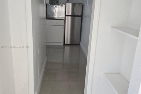 Снять в аренду коммерческую недвижимость в Майами, Флорида 55.74м2, № 1951660 - фото 3