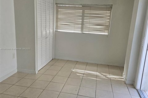 Снять в аренду коммерческую недвижимость в Майами, Флорида 55.74м2, № 1951660 - фото 5