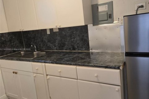 Снять в аренду коммерческую недвижимость в Майами, Флорида 55.74м2, № 1951660 - фото 7