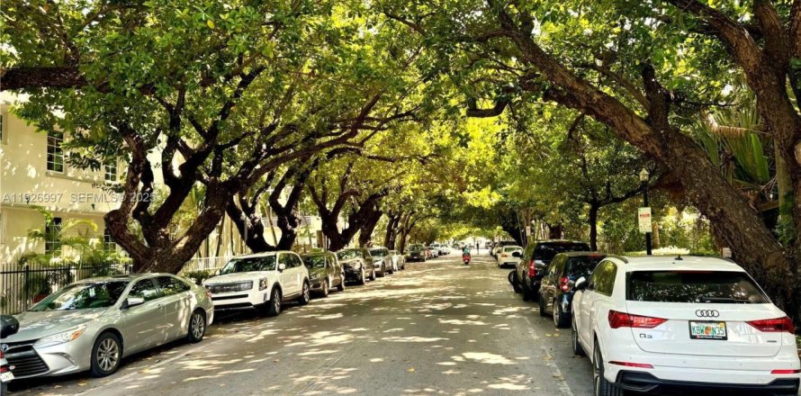 Студия в кондо в Майами-Бич, Флорида № 1985948