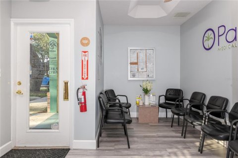 Immobilier commercial à louer à Tampa, Floride: 326.09 m2 № 2428706 - photo 4