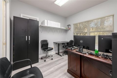 Immobilier commercial à louer à Tampa, Floride: 326.09 m2 № 2428706 - photo 7