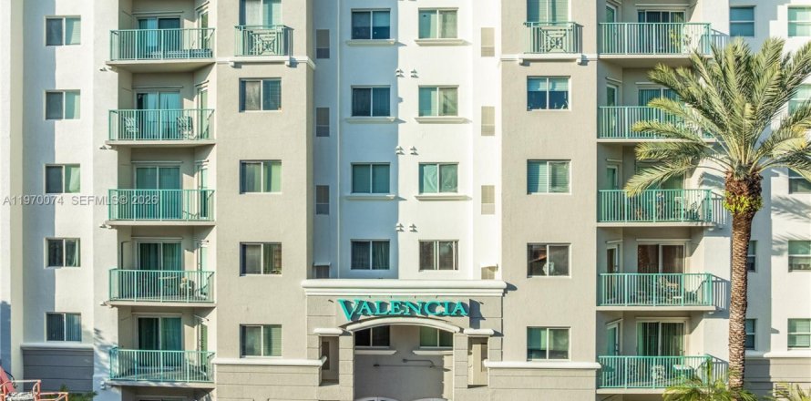 Кондоминиум с 3 спальнями в Саут-Майами, Флорида № 2030884