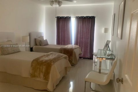 Condo in Aventura, Florida, 2 bedrooms  № 1938232 - photo 28
