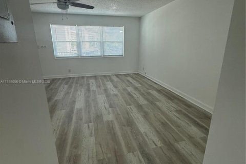 Condo in Pompano Beach, Florida, 1 bedroom  № 1882042 - photo 6