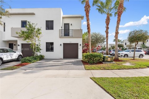 Adosado en venta en Miami, Florida, 4 dormitorios, 180.97 m2 № 1993835 - foto 18