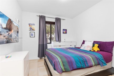 Adosado en venta en Miami, Florida, 4 dormitorios, 180.97 m2 № 1993835 - foto 6