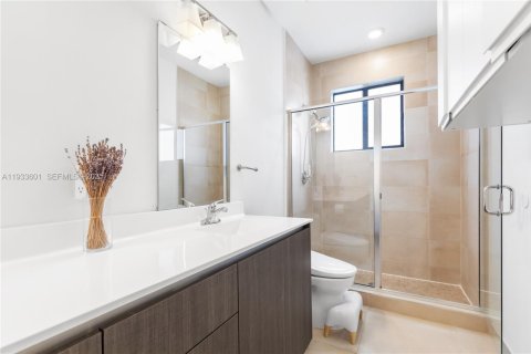 Adosado en venta en Miami, Florida, 4 dormitorios, 180.97 m2 № 1993835 - foto 12