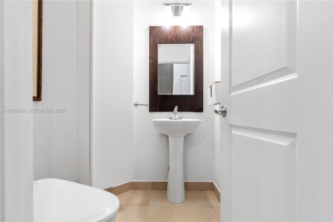 Adosado en venta en Miami, Florida, 4 dormitorios, 180.97 m2 № 1993835 - foto 8