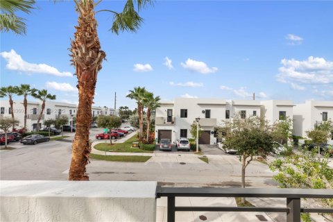 Adosado en venta en Miami, Florida, 4 dormitorios, 180.97 m2 № 1993835 - foto 17