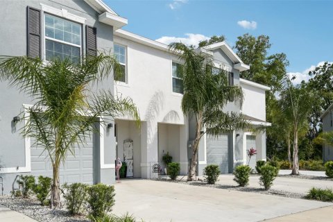 Townhouse in Wimauma, Florida 3 bedrooms, 157.47 sq.m. № 1593596 - photo 3