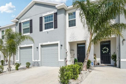 Townhouse in Wimauma, Florida 3 bedrooms, 157.47 sq.m. № 1593596 - photo 2