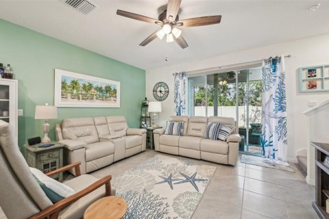 Townhouse in Wimauma, Florida 3 bedrooms, 157.47 sq.m. № 1593596 - photo 5