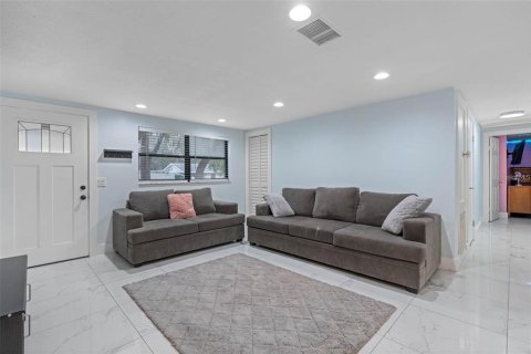 House in Riverview, Florida 4 bedrooms, 141.3 sq.m. № 2207650 - photo 29