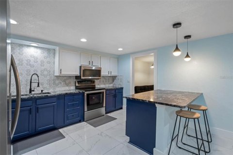House in Riverview, Florida 4 bedrooms, 141.3 sq.m. № 2207650 - photo 12