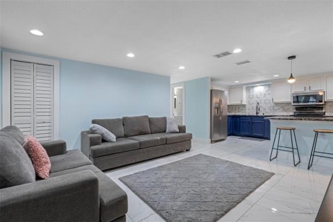 House in Riverview, Florida 4 bedrooms, 141.3 sq.m. № 2207650 - photo 7