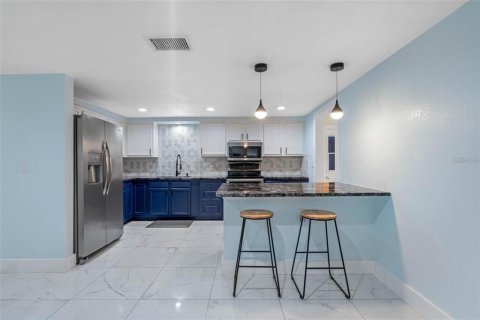 House in Riverview, Florida 4 bedrooms, 141.3 sq.m. № 2207650 - photo 11