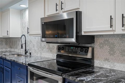 House in Riverview, Florida 4 bedrooms, 141.3 sq.m. № 2207650 - photo 14