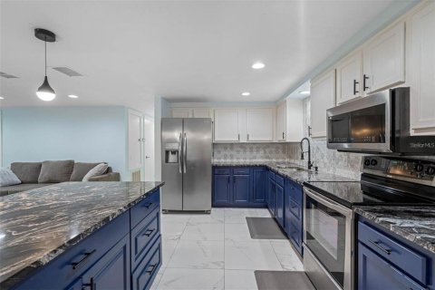 House in Riverview, Florida 4 bedrooms, 141.3 sq.m. № 2207650 - photo 13