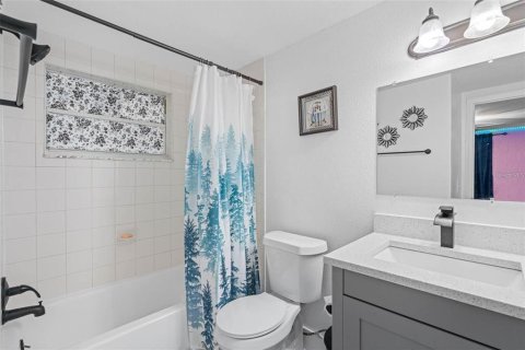 House in Riverview, Florida 4 bedrooms, 141.3 sq.m. № 2207650 - photo 17
