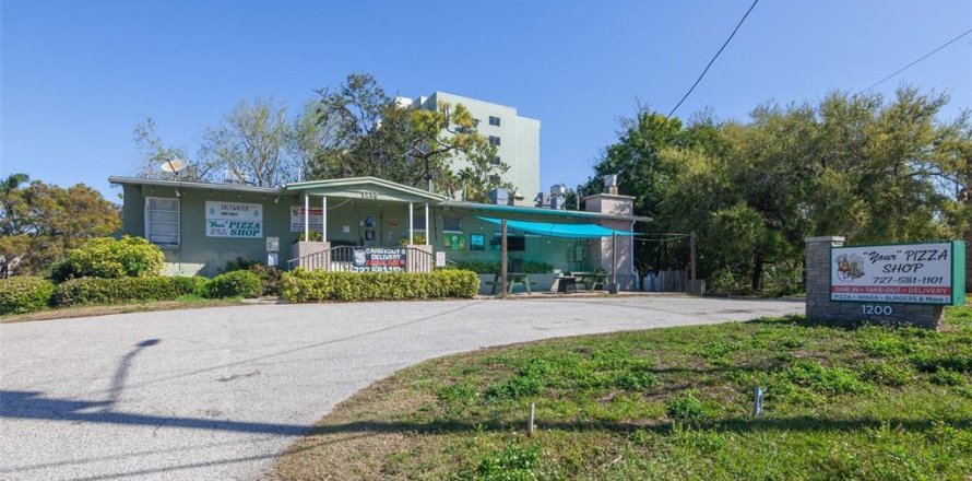 Propiedad comercial en Largo, Florida 367.06 m2 № 1654945
