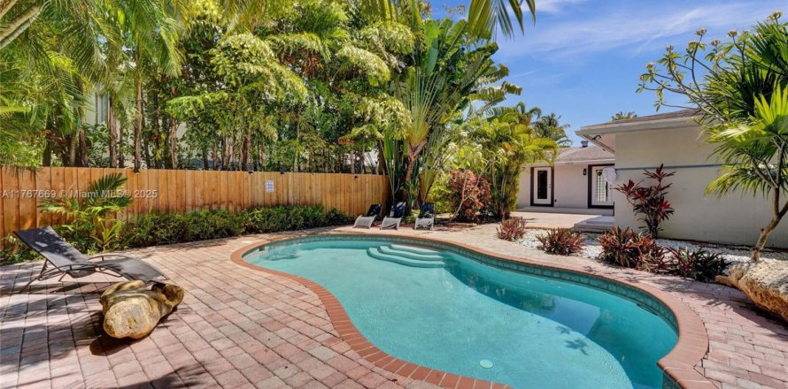 House in Fort Lauderdale, Florida 3 bedrooms, 162.76 sq.m. № 1880022