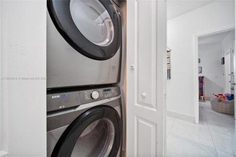 Villa ou maison à vendre à Miami, Floride: 4 chambres, 169.27 m2 № 1955182 - photo 20