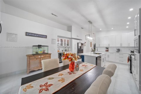 Villa ou maison à vendre à Miami, Floride: 4 chambres, 169.27 m2 № 1955182 - photo 17