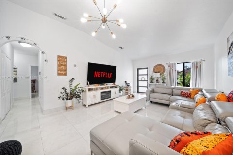 Villa ou maison à vendre à Miami, Floride: 4 chambres, 169.27 m2 № 1955182 - photo 9