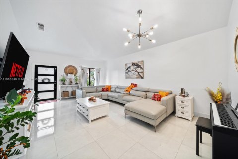 Villa ou maison à vendre à Miami, Floride: 4 chambres, 169.27 m2 № 1955182 - photo 8