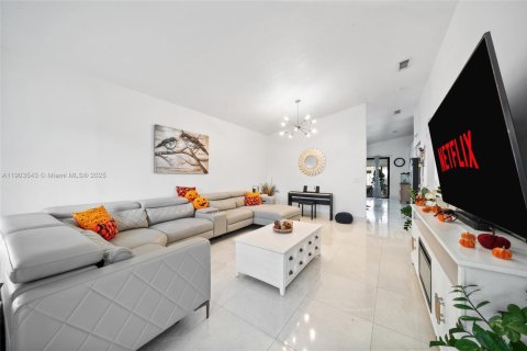 Villa ou maison à vendre à Miami, Floride: 4 chambres, 169.27 m2 № 1955182 - photo 6