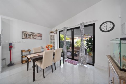 Villa ou maison à vendre à Miami, Floride: 4 chambres, 169.27 m2 № 1955182 - photo 18