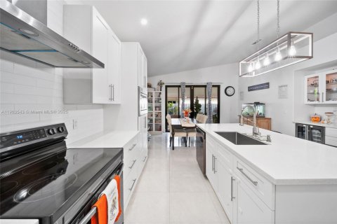 Villa ou maison à vendre à Miami, Floride: 4 chambres, 169.27 m2 № 1955182 - photo 15