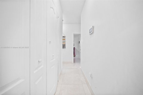 Villa ou maison à vendre à Miami, Floride: 4 chambres, 169.27 m2 № 1955182 - photo 19